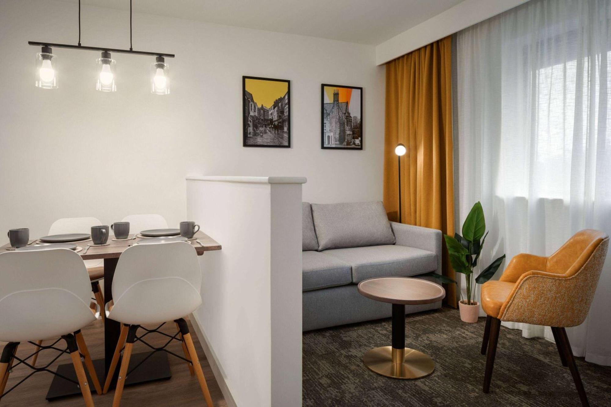 Super 8 By Wyndham Durham Hotel Eksteriør billede