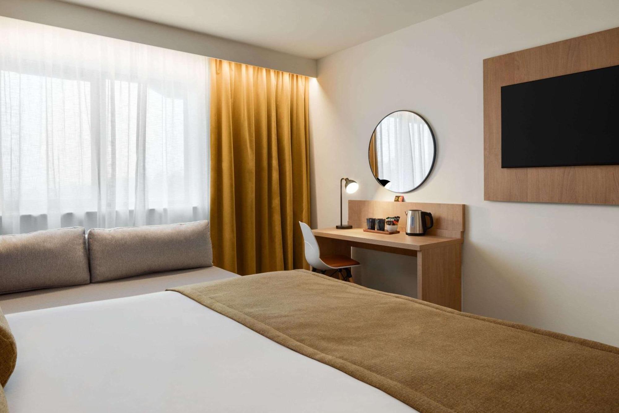 Super 8 By Wyndham Durham Hotel Eksteriør billede